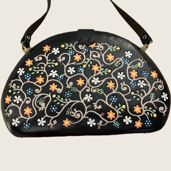 SOLD Vintage Embossed Leather Hard Shell Hand Painted Floral Crossbody Purse - Picture 2 of 5